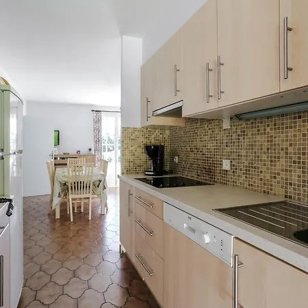 In Near And Forest Vila Castellane