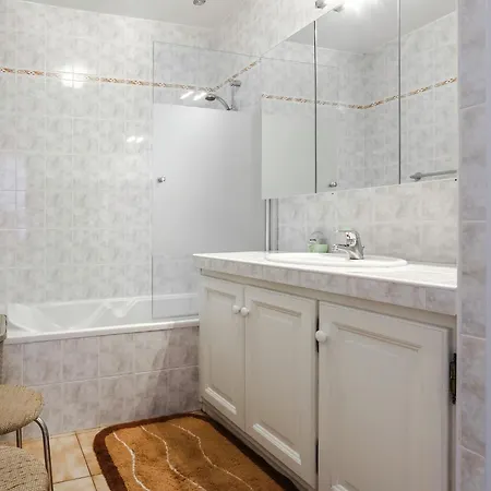 In Near And Forest Vila *